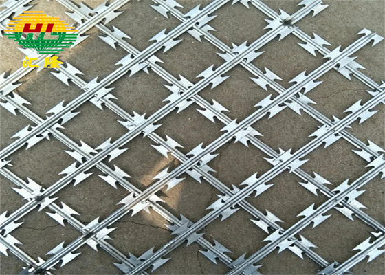 Pvc Coated Diamond Mesh Blade 2.8mm Razor Wire Fence Security Barbed Wire