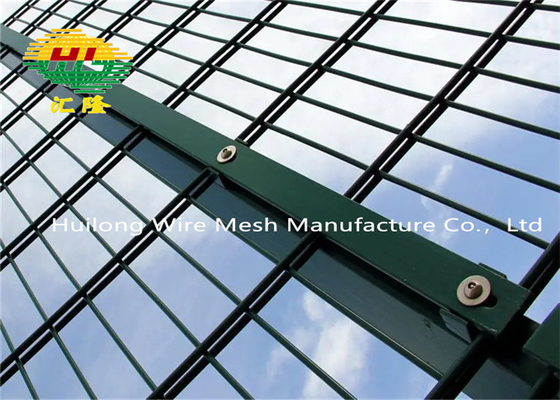 2D Green 868/656 Double Wire Welded Mesh Fence PVC Coated 3000m Width