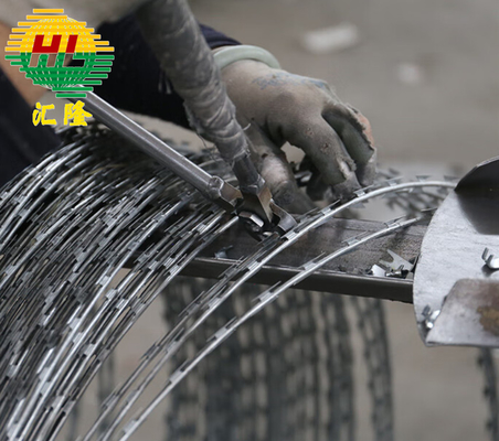 BTO-18 Galvanized Steel Concertina Razor Wire Fence for Military Defense and Border Security