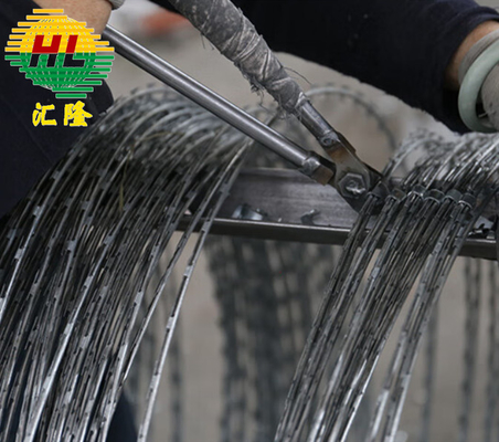 Durable BTO-18 BTO-16 Concertina Razor Wire Fence For Military Defense And Perimeter Protection