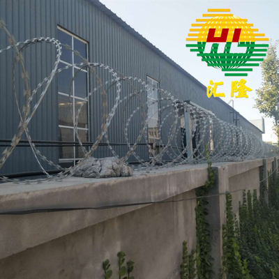 China Origin CBT-65 Barbed Wire Fence Constantine Blade Barbed Wire Mesh