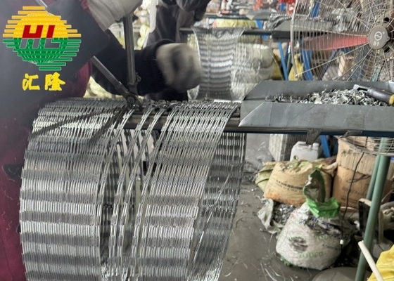 2.5mm Hot Dipped Galvanized Concertina Barbed Wire For Ukraine