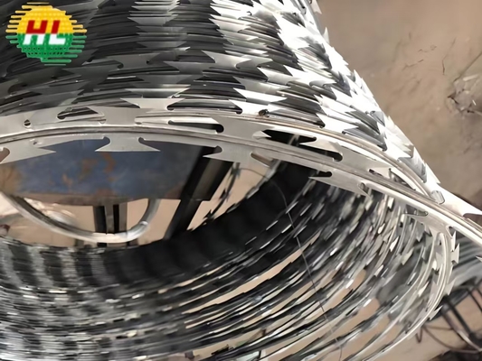 Highly Protective 500mm Razor Barbed Wire ASTM Standard 5 Clips Per Spiral