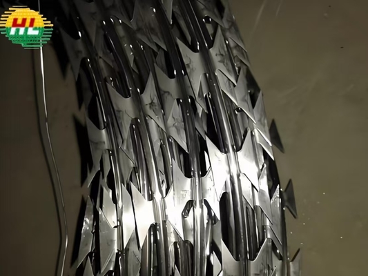 Multi Material Razor Barbed Wire With 700 Coil Diameter And 2.0 Wire Diameter