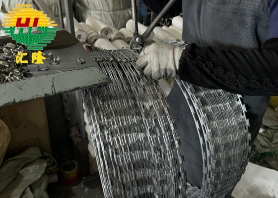 Ukraine Safety Concertina Barbed Wire with BTO-10 BTO-18 BTO-16 BTO-22 BTO-30 CBT-60 CBT-65 Blades Clip per Spiral 0 3 5