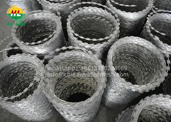 BTO22 Concertina Barbed Wire Galvanized Steel Material Double Loop With Clips 450mm