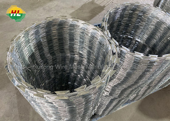 Electro Galvanized Concertina Razor Wire Fence , 2.8mm Blade Fencing Wire