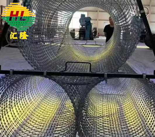Heavy-Duty BTO-18 Concertina Razor Wire Fence for Military Defense and Emergency Situations