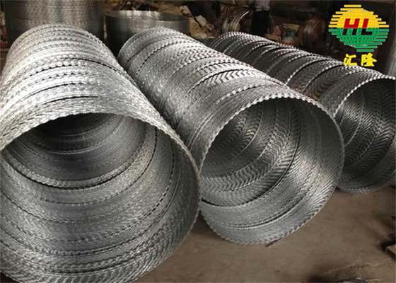 900mm Coil Galvanized Concertina Barbed Wire Secure In Private Area